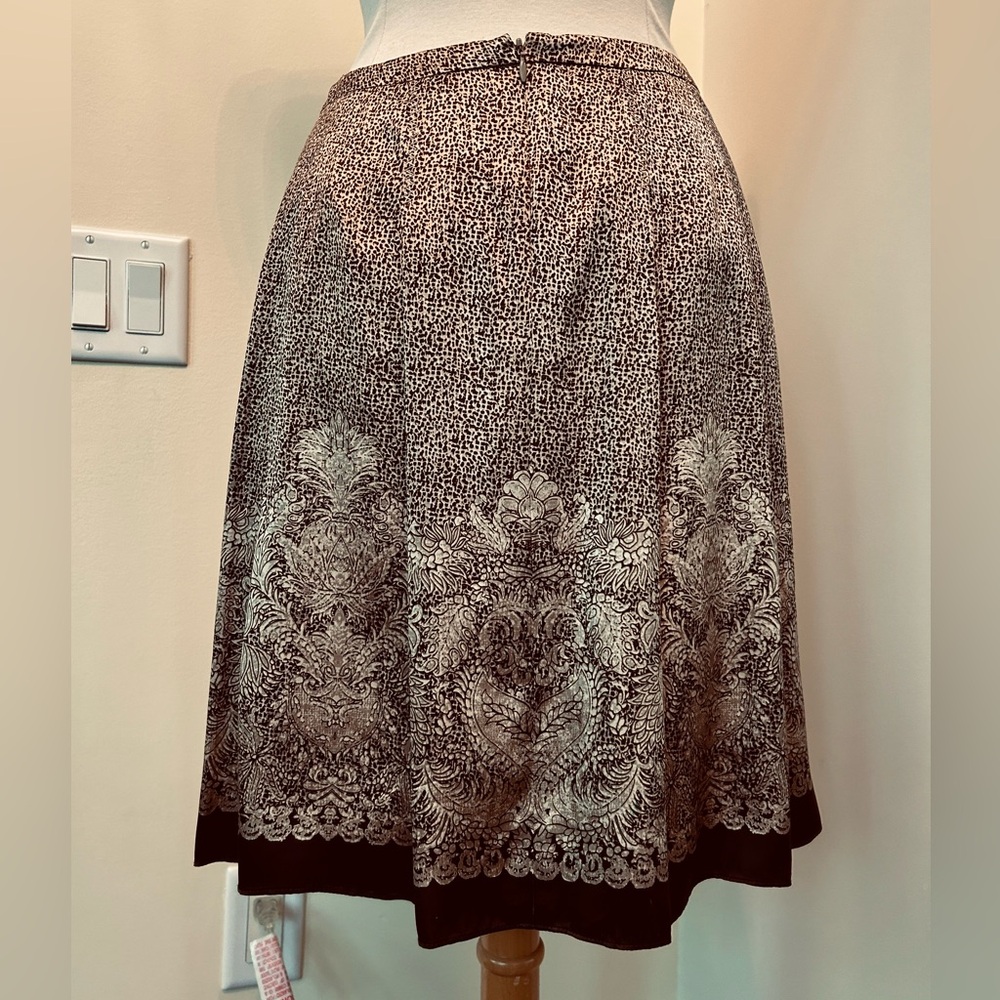 Tahari Knee Length Silk Skirt with Elaborate Leaf Pattern